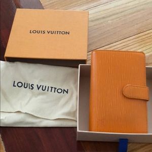 Louis Vuitton épi leather wallet